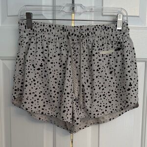 Vuori Clementine 2.5in Taupe/Grayish and Black Speckled Shorts